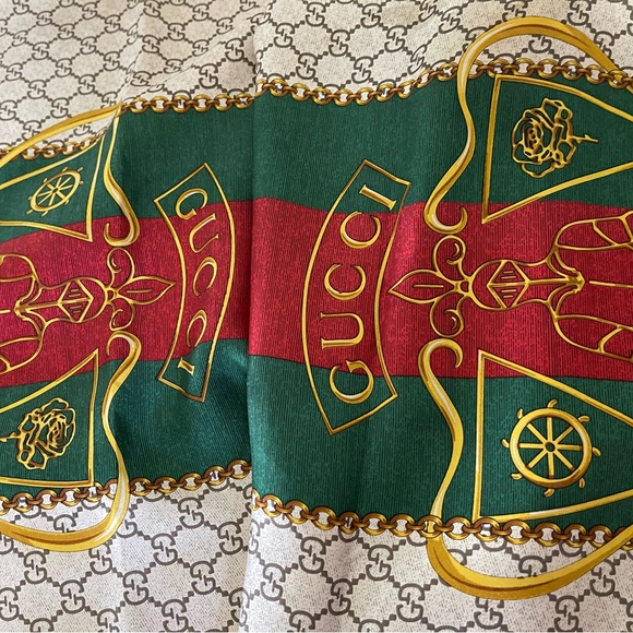 Gucci Crest Monogram Silk Shawl Scarf. - Picture 9 of 16